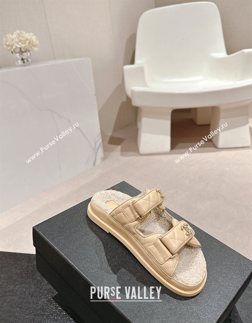 Chanel Quilted Calfskin Shearling Wool Flat Slides Sandal with Chain CC Light Beige 2024 (KL-241121145)