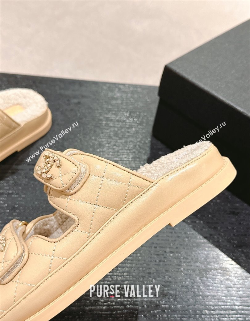 Chanel Quilted Calfskin Shearling Wool Flat Slides Sandal with Chain CC Light Beige 2024 (KL-241121145)