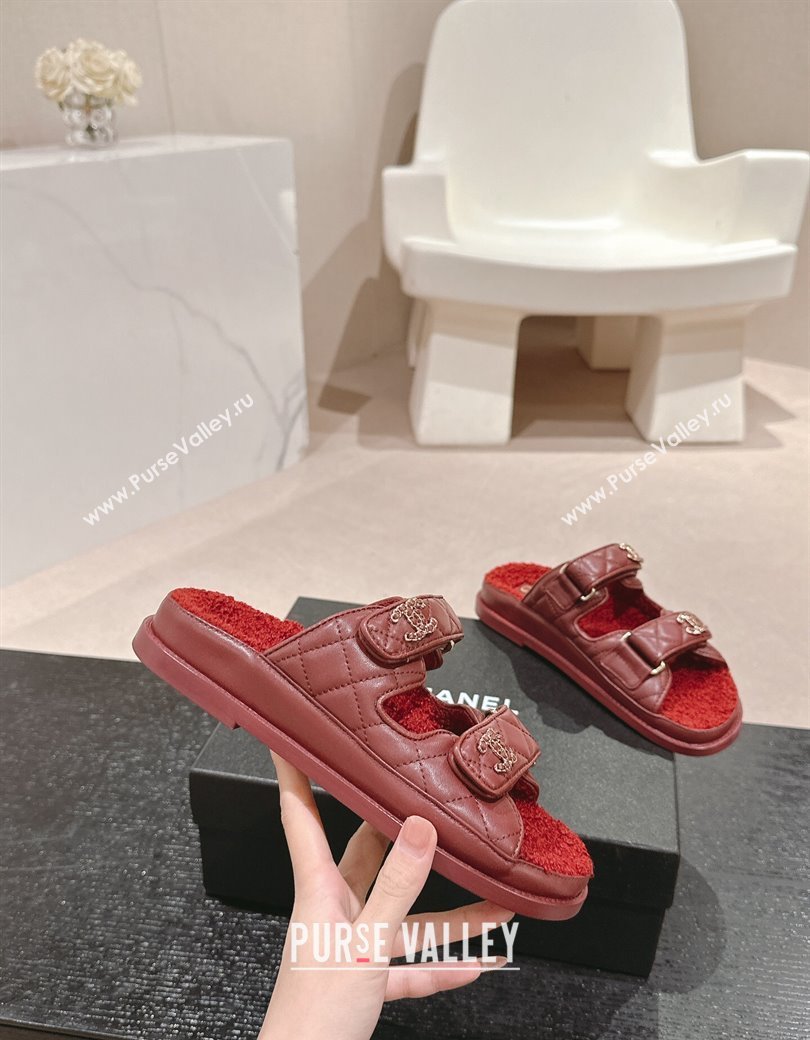 Chanel Quilted Calfskin Shearling Wool Flat Slides Sandal with Chain CC Burgundy 2024 (KL-241121148)