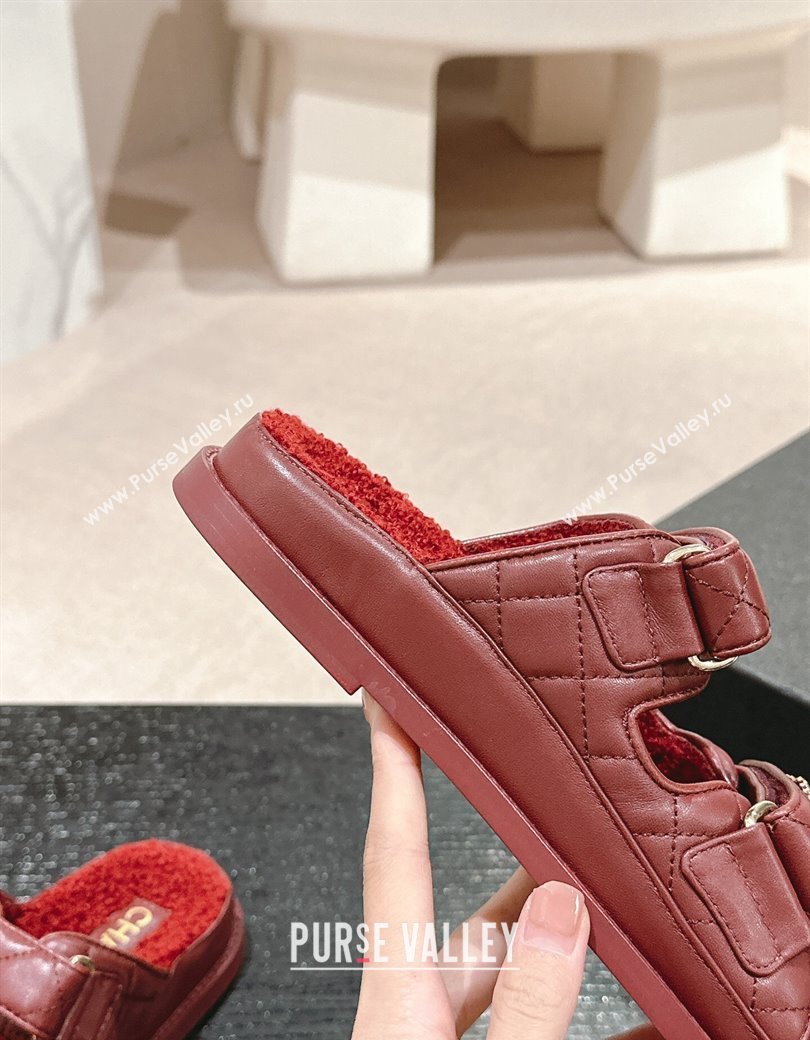 Chanel Quilted Calfskin Shearling Wool Flat Slides Sandal with Chain CC Burgundy 2024 (KL-241121148)