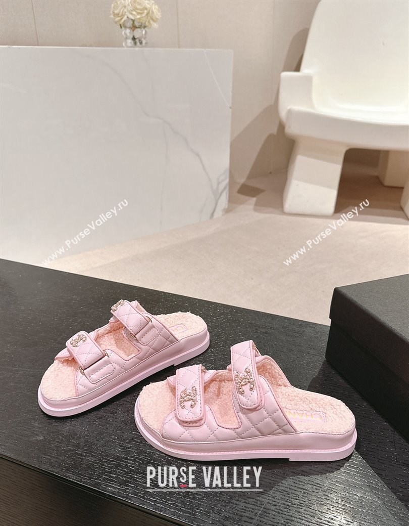 Chanel Quilted Calfskin Shearling Wool Flat Slides Sandal with Chain CC Light Pink 2024 (KL-241121153)