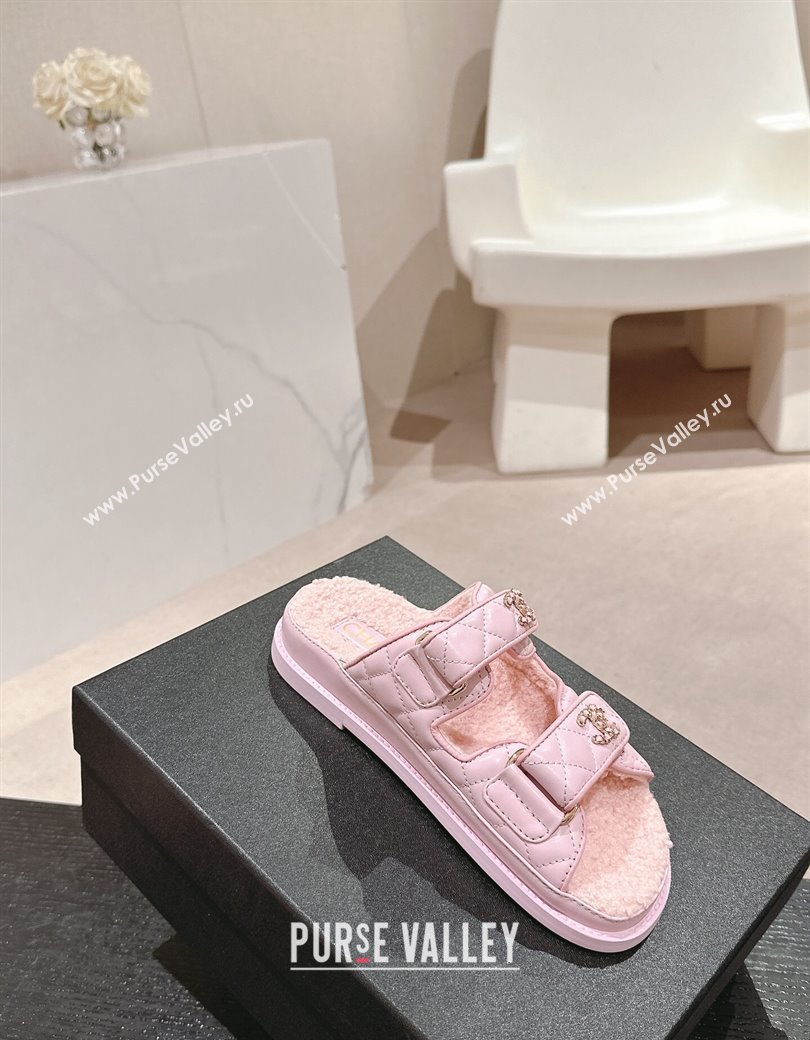 Chanel Quilted Calfskin Shearling Wool Flat Slides Sandal with Chain CC Light Pink 2024 (KL-241121153)