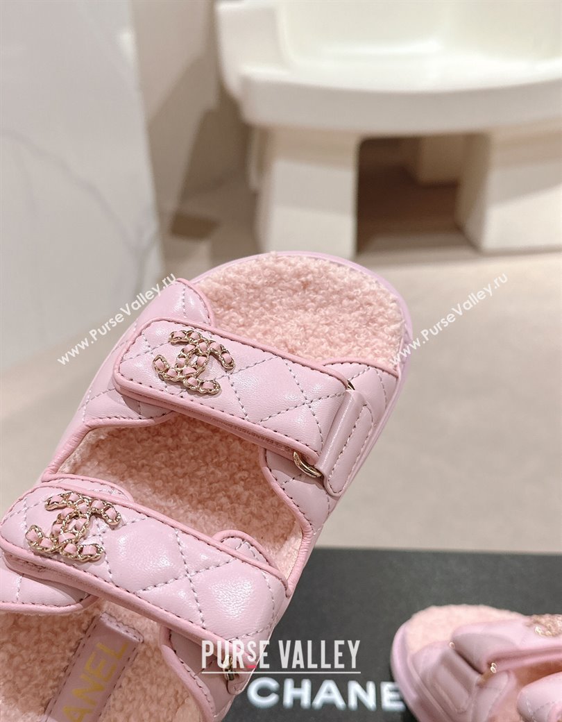 Chanel Quilted Calfskin Shearling Wool Flat Slides Sandal with Chain CC Light Pink 2024 (KL-241121153)