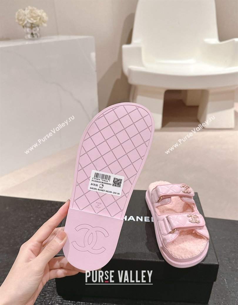 Chanel Quilted Calfskin Shearling Wool Flat Slides Sandal with Chain CC Light Pink 2024 (KL-241121153)