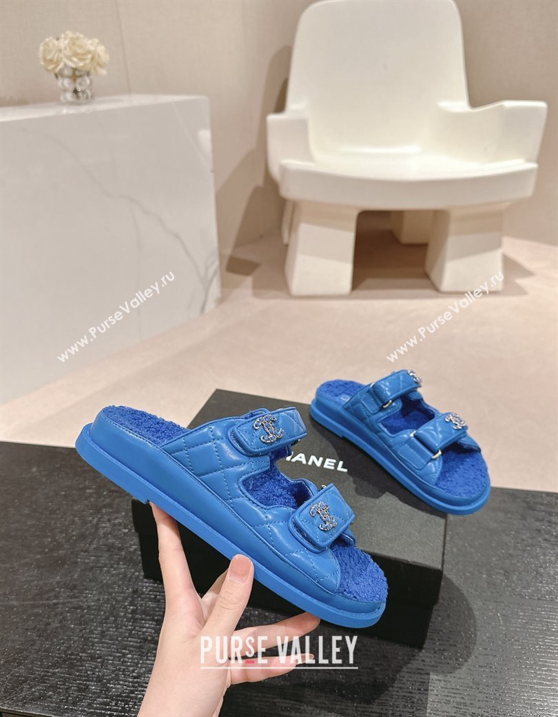 Chanel Quilted Calfskin Shearling Wool Flat Slides Sandal with Chain CC Sky Blue 2024 (KL-241121154)