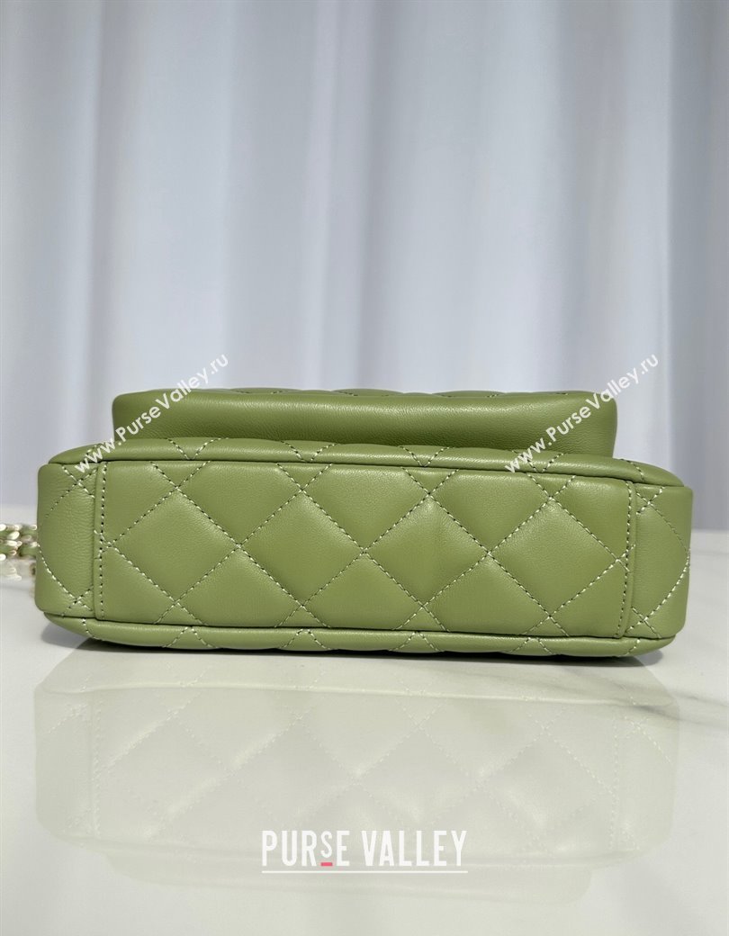 Chanel Shiny Crumpled Lambskin Clutch with Chain AP4349 Green 2024 (yezi-241206043)