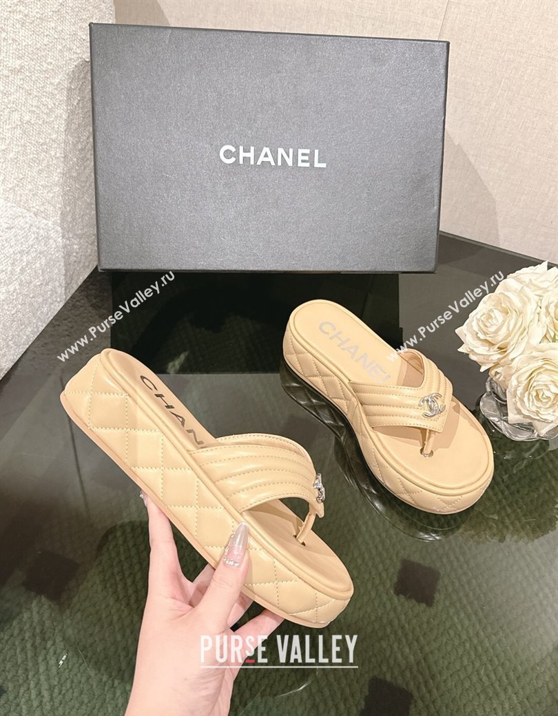 Chanel Chevron Lambskin Platform Thong Slides Sandal 4.5cm Beige 2024 G46108 (MD-250102131)