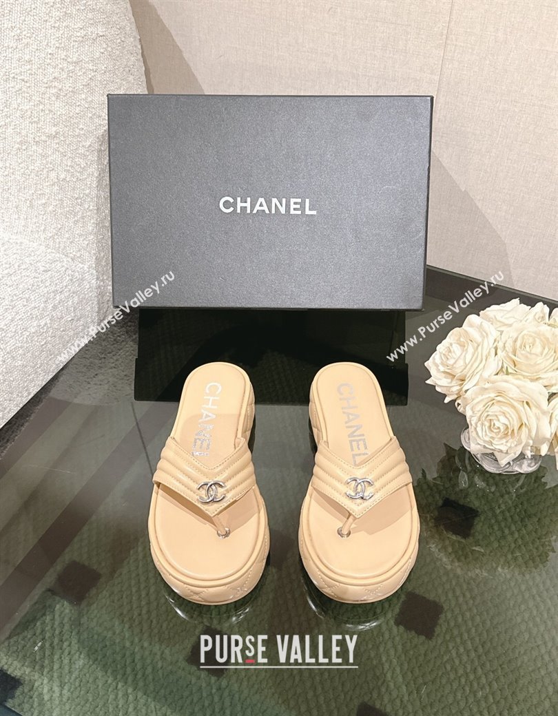 Chanel Chevron Lambskin Platform Thong Slides Sandal 4.5cm Beige 2024 G46108 (MD-250102131)