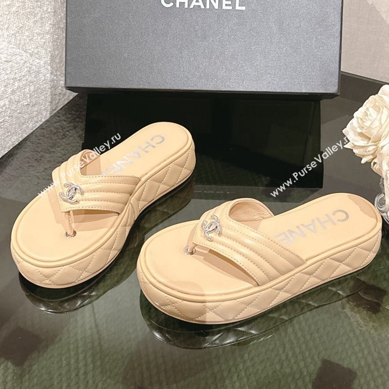 Chanel Chevron Lambskin Platform Thong Slides Sandal 4.5cm Beige 2024 G46108 (MD-250102131)