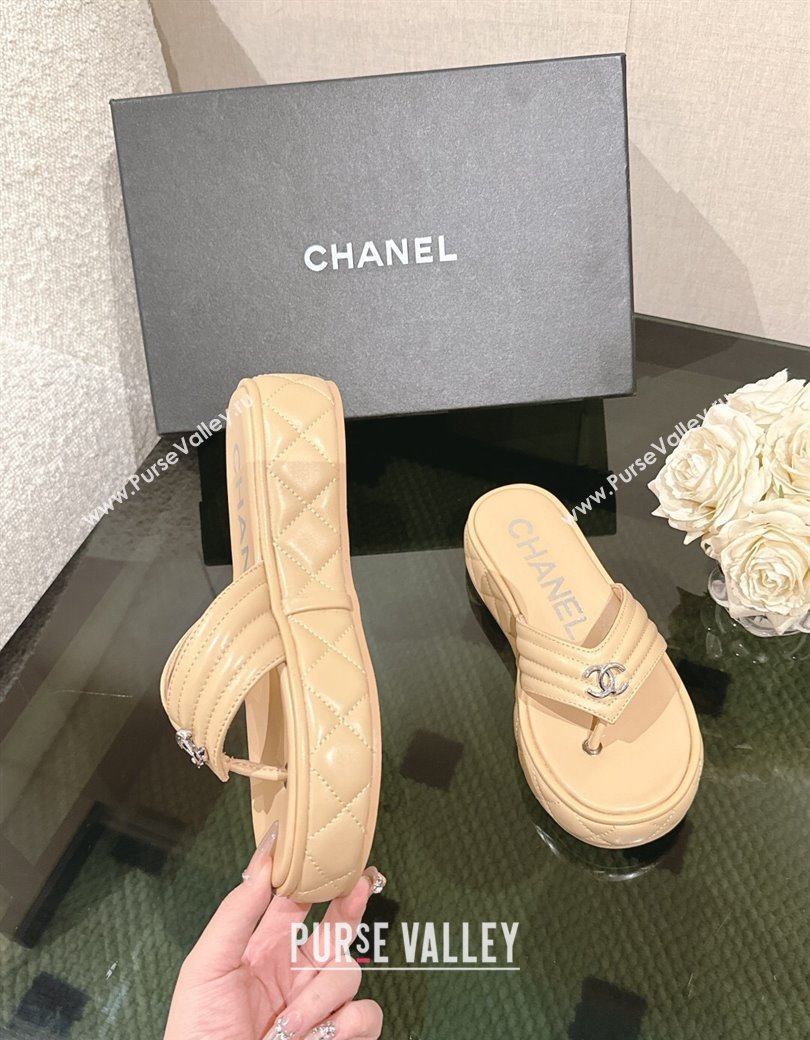 Chanel Chevron Lambskin Platform Thong Slides Sandal 4.5cm Beige 2024 G46108 (MD-250102131)