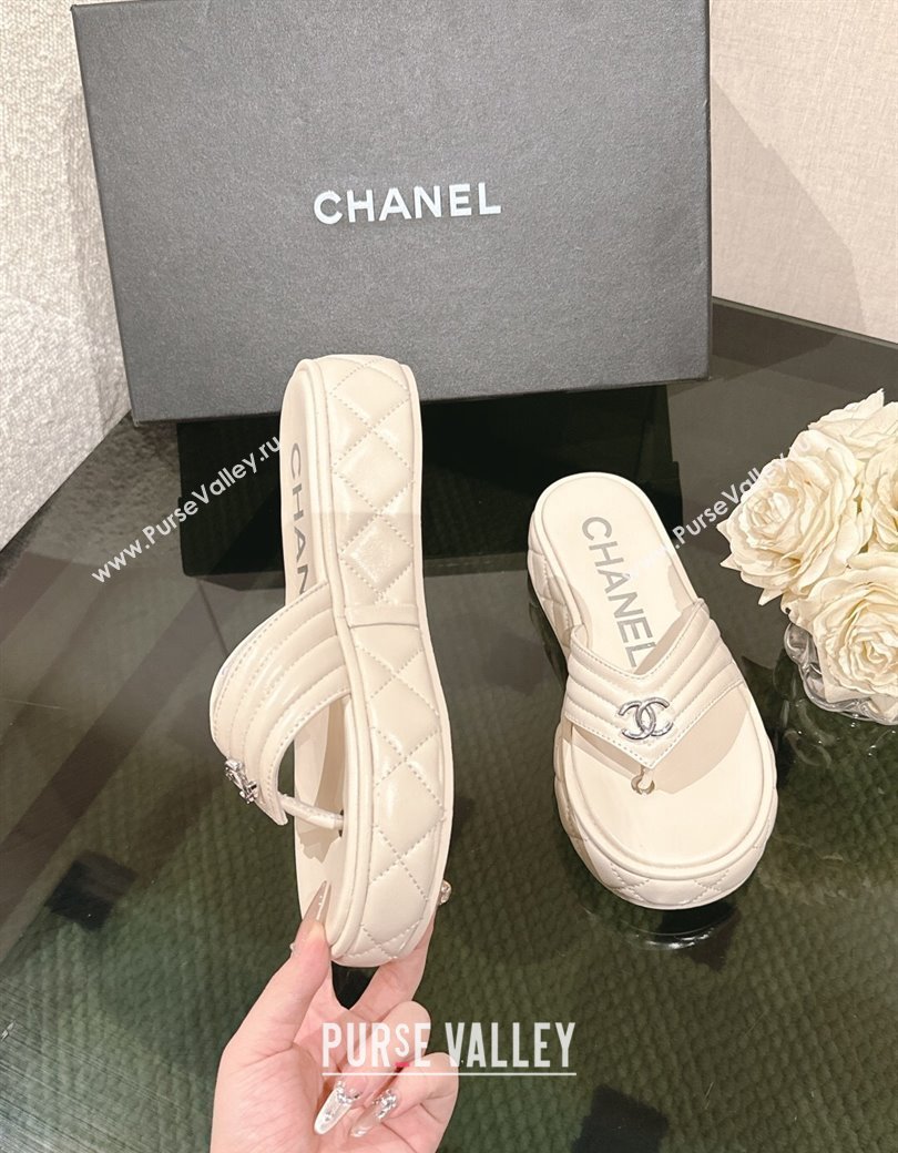 Chanel Chevron Lambskin Platform Thong Slides Sandal 4.5cm Pale Grey 2024 G46108 (MD-250102135)