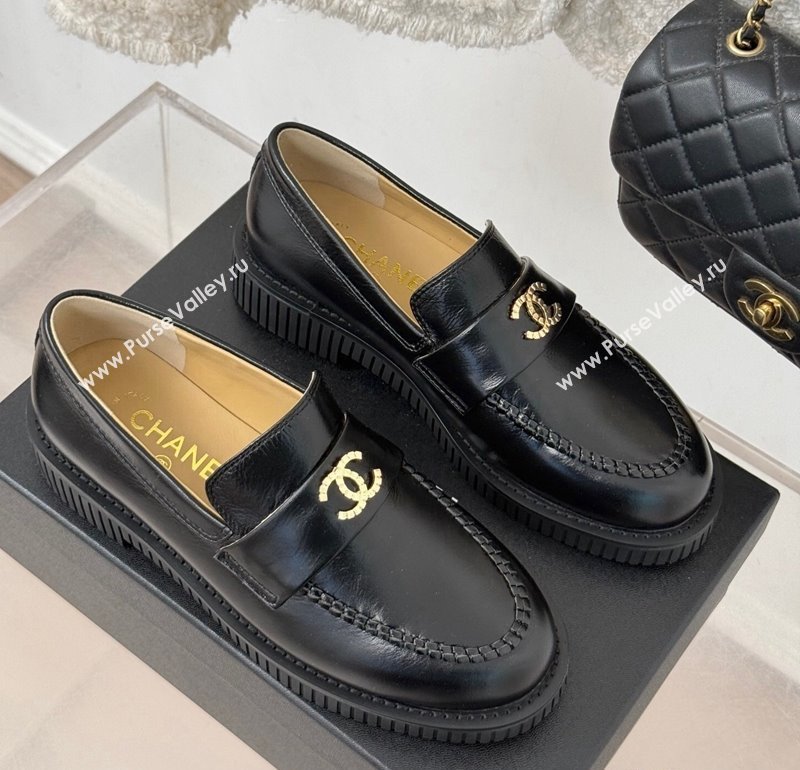 Chanel Shiny Crumpled Calfskin Loafers with Metal-Tone CC G46112 Black 2024 (MD-250103016)