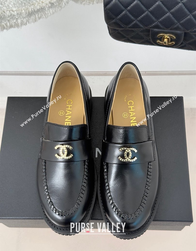 Chanel Shiny Crumpled Calfskin Loafers with Metal-Tone CC G46112 Black 2024 (MD-250103016)