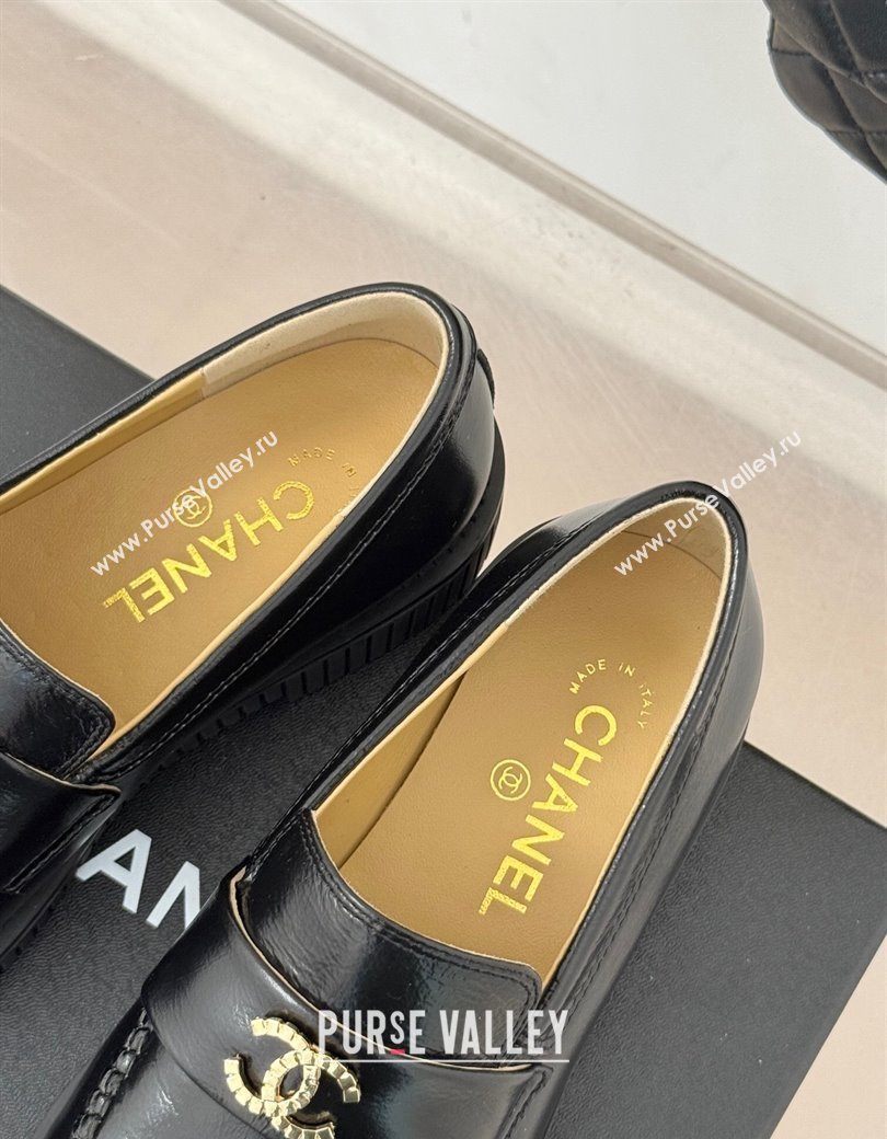 Chanel Shiny Crumpled Calfskin Loafers with Metal-Tone CC G46112 Black 2024 (MD-250103016)