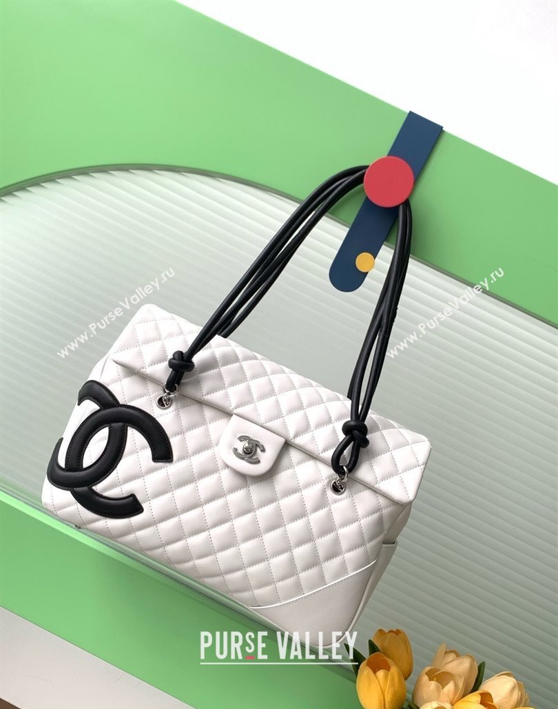 Chanel Quilted Calfskin Airport Flap Bag with Maxi CC White/Black2 2025 AS6338 (yezi-250111050)