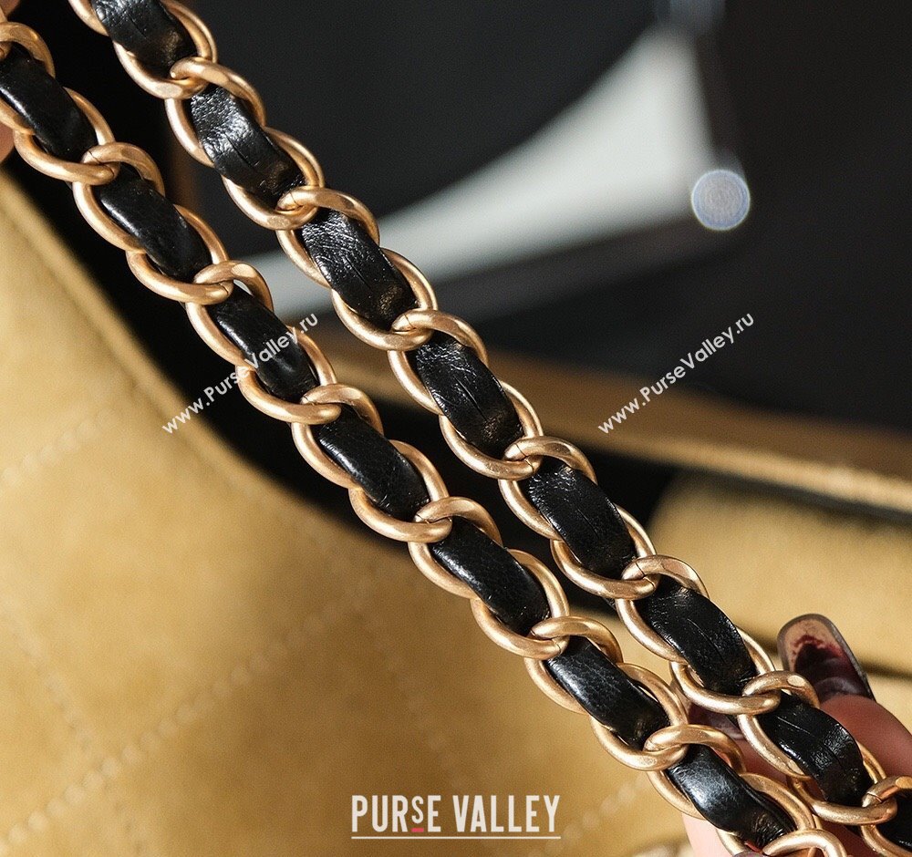 Chanel Quilted Suede and Calfskin Hobo Bag Yellow/Black 2025 (yezi-250113037)