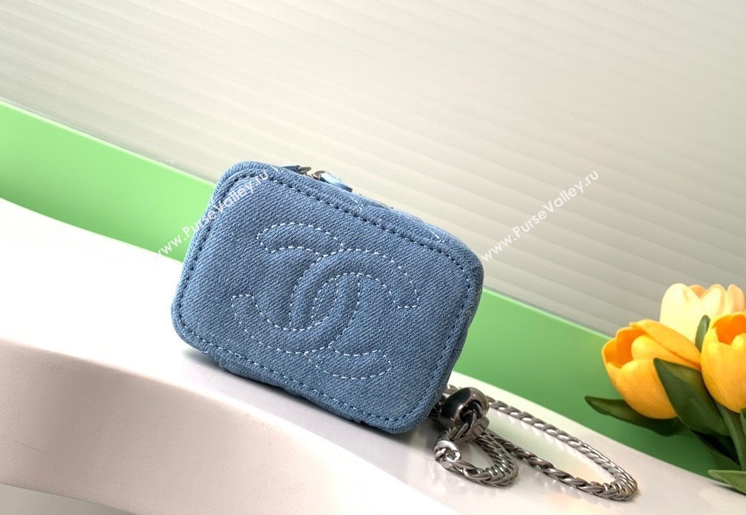 Chanel Light Blue Denim Clutch with Chain and Heart AP3203 2025 0113 (yezi-250113033)