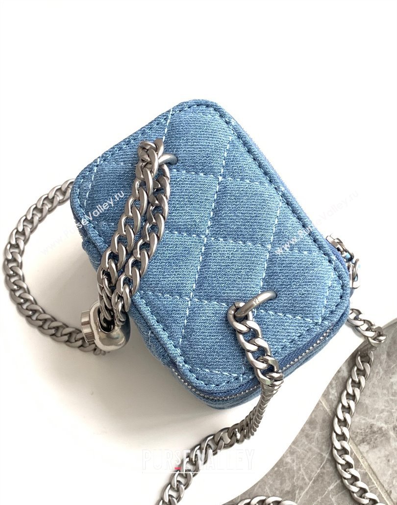 Chanel Light Blue Denim Clutch with Chain and Heart AP3203 2025 0113 (yezi-250113033)