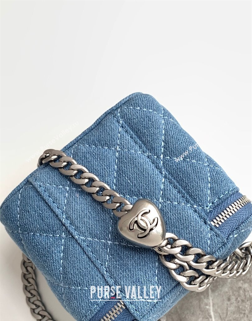 Chanel Light Blue Denim Clutch with Chain and Heart AP3203 2025 0113 (yezi-250113033)