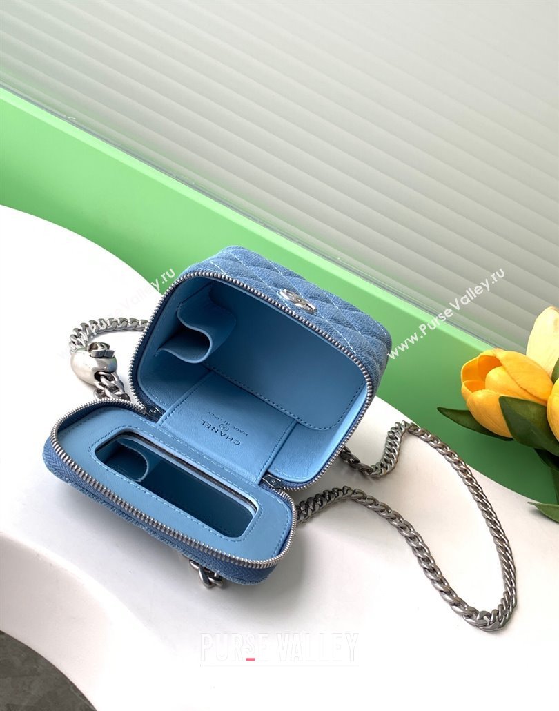 Chanel Light Blue Denim Clutch with Chain and Heart AP3203 2025 0113 (yezi-250113033)