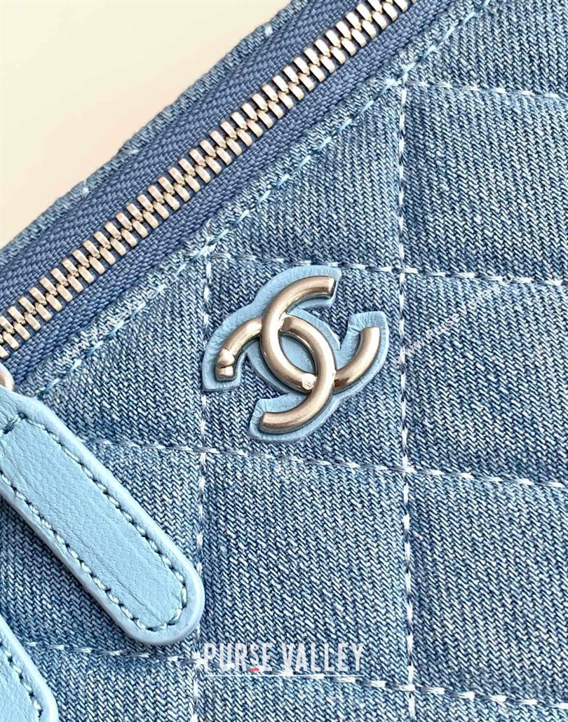 Chanel Light Blue Denim Clutch with Chain and Heart AP3204 2025 0113 (yezi-250113034)