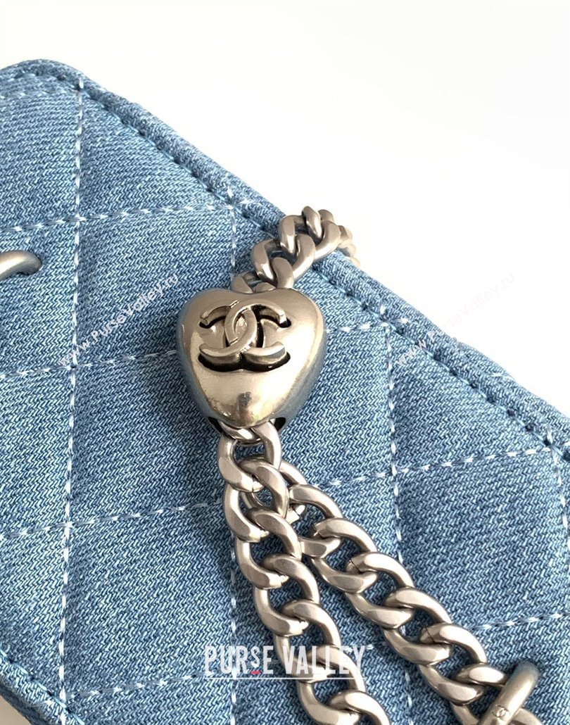 Chanel Light Blue Denim Clutch with Chain and Heart AP3204 2025 0113 (yezi-250113034)