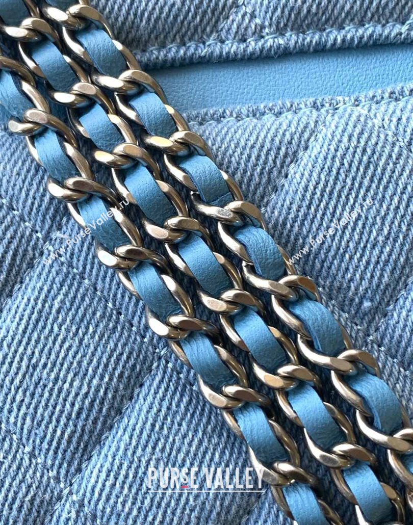 Chanel Light Blue Denim Long Vanity Case with Chain 2025 AP4407 (yezi-250113035)