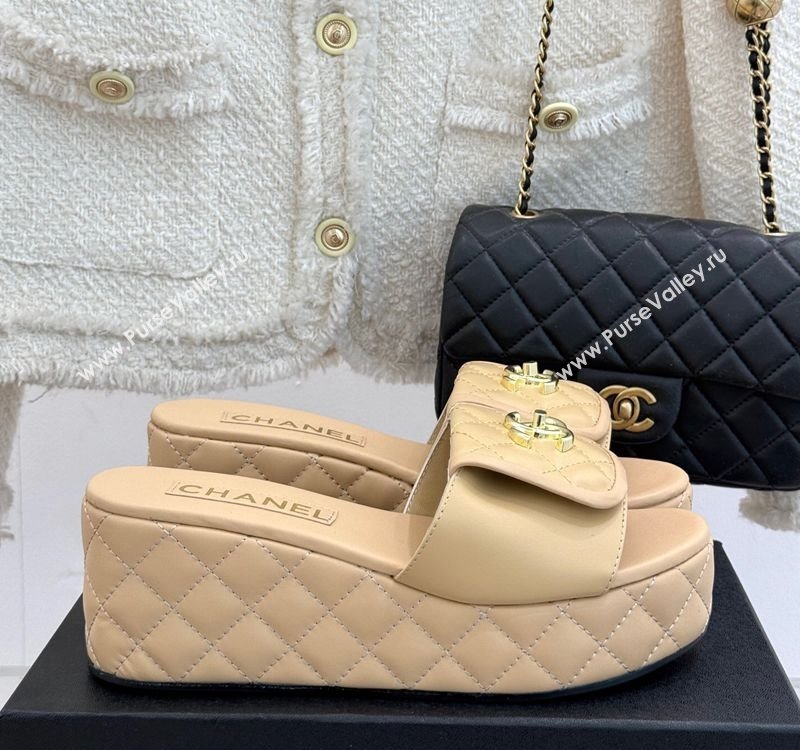 Chanel Quilted Lambskin Wedge Slides Sandal with Foldover Beige 2025 CH030314 (MD-250303112)