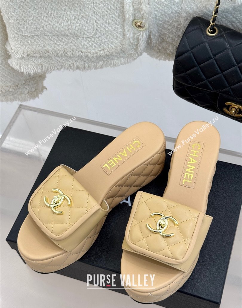 Chanel Quilted Lambskin Wedge Slides Sandal with Foldover Beige 2025 CH030314 (MD-250303112)