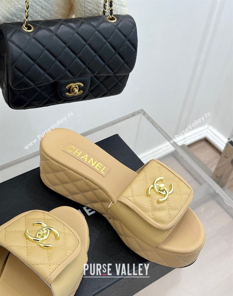 Chanel Quilted Lambskin Wedge Slides Sandal with Foldover Beige 2025 CH030314 (MD-250303112)