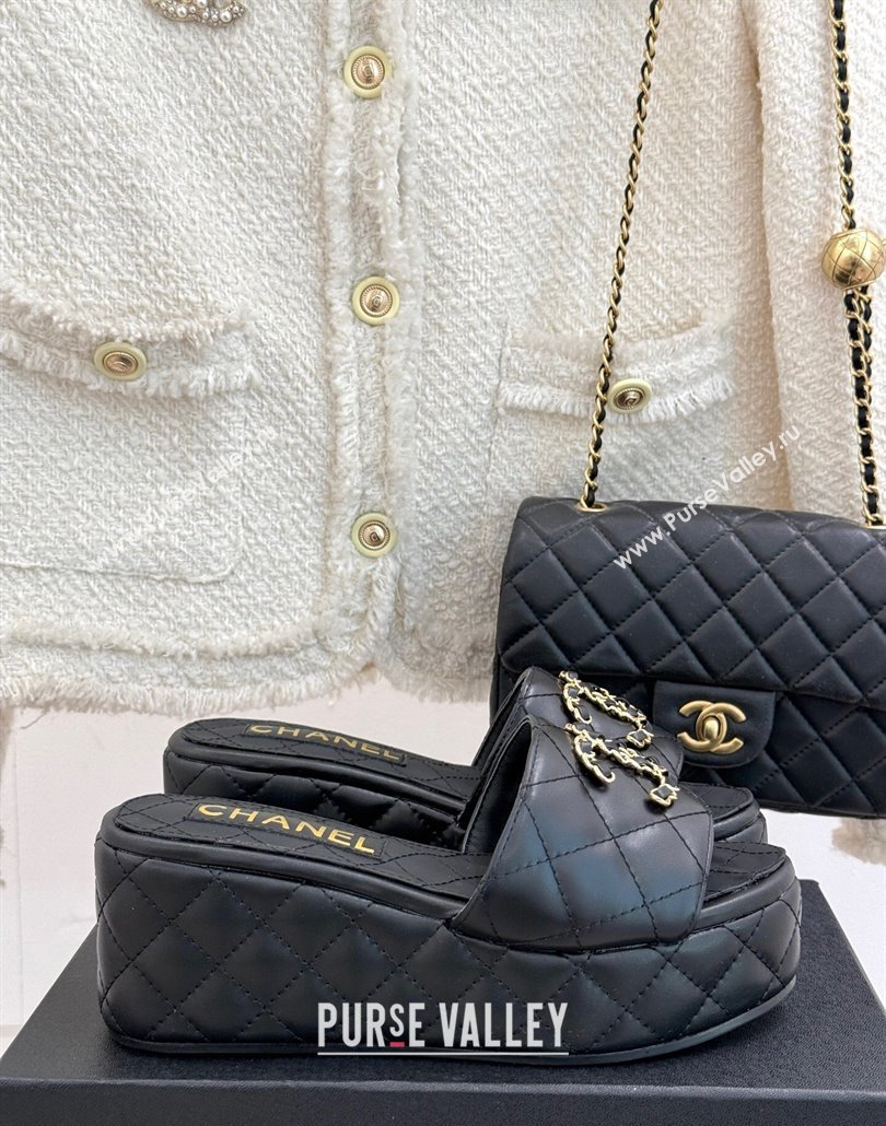 Chanel Quilted Lambskin Wedge Slides Sandal 6.5cm with Chain CC Black 2025 CH030318 (MD-250303124)