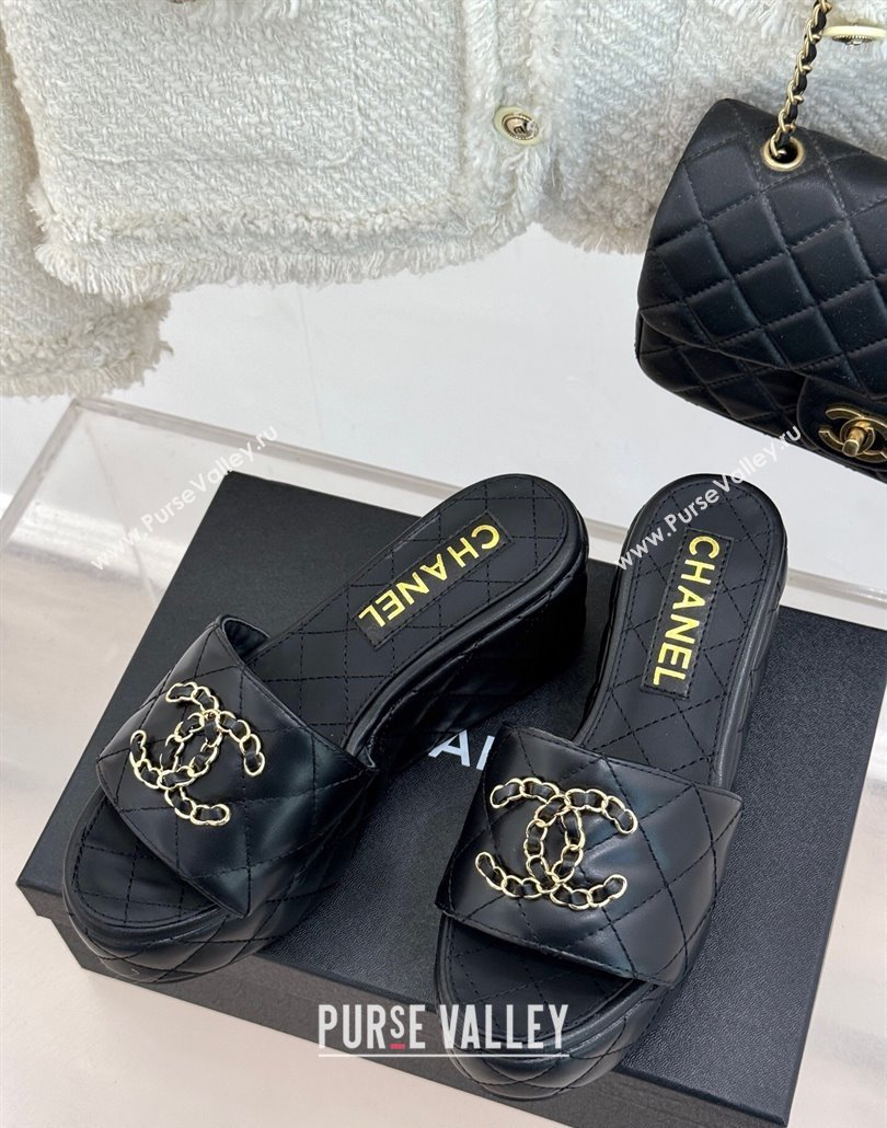 Chanel Quilted Lambskin Wedge Slides Sandal 6.5cm with Chain CC Black 2025 CH030318 (MD-250303124)