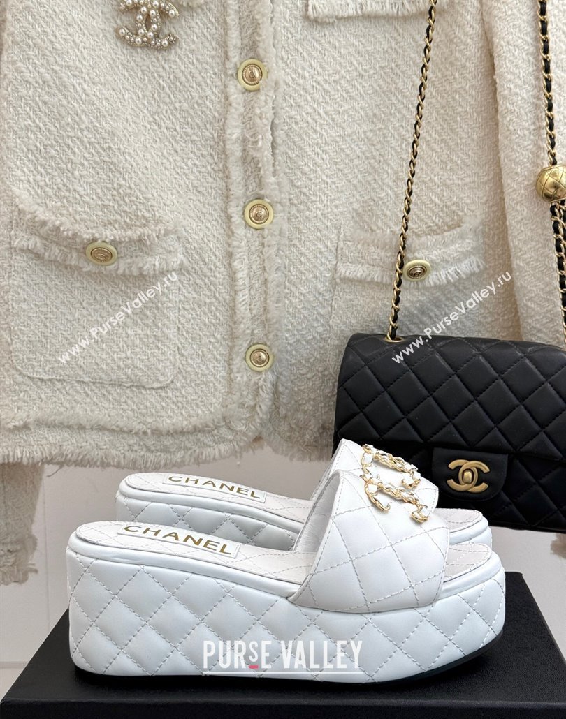 Chanel Quilted Lambskin Wedge Slides Sandal 6.5cm with Chain CC White 2025 CH030318 (MD-250303126)