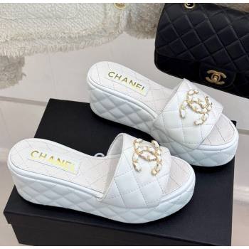 Chanel Quilted Lambskin Wedge Slides Sandal 6.5cm with Chain CC White 2025 CH030318 (MD-250303126)