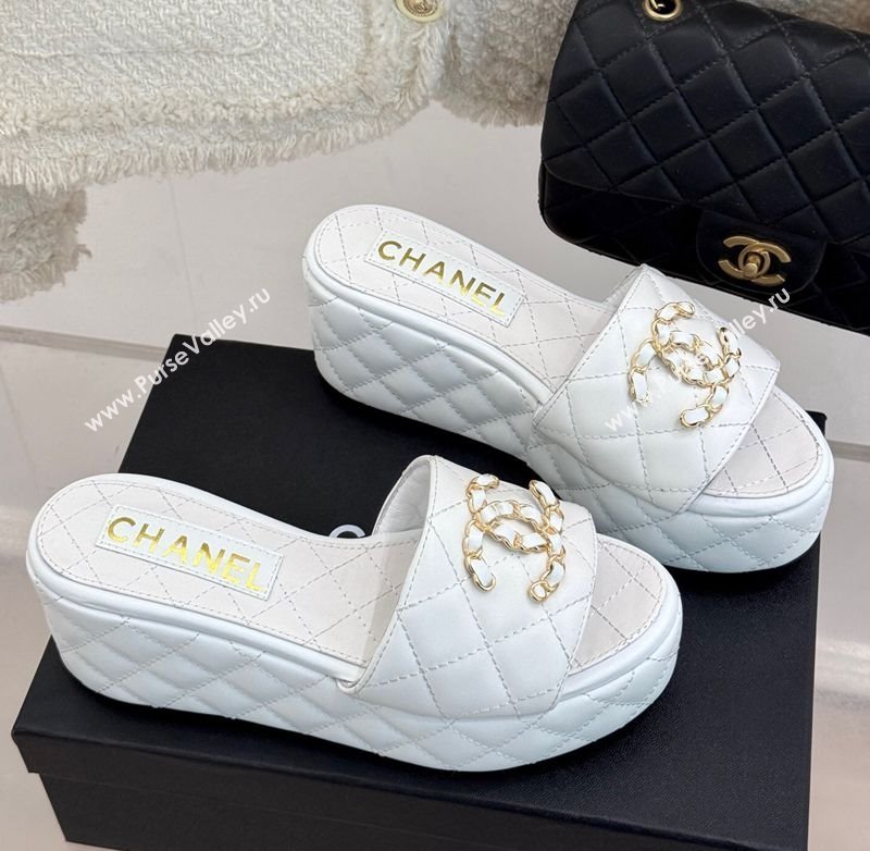 Chanel Quilted Lambskin Wedge Slides Sandal 6.5cm with Chain CC White 2025 CH030318 (MD-250303126)
