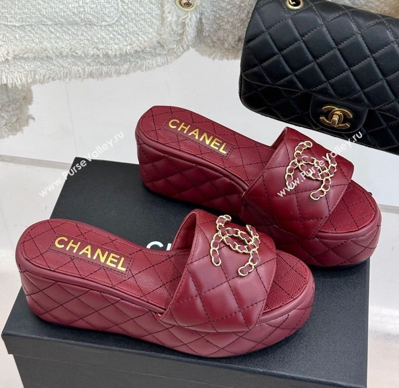 Chanel Quilted Lambskin Wedge Slides Sandal 6.5cm with Chain CC Dark Burgundy 2025 CH030318 (MD-250303127)