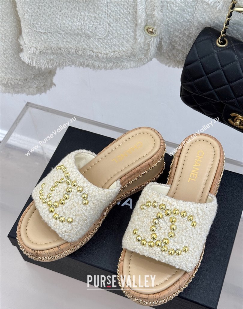 Chanel Tweed Wedge Slides Sandal 7cm with Chain and Stud CC Beige 2025 CH030401 (MD-250304010)