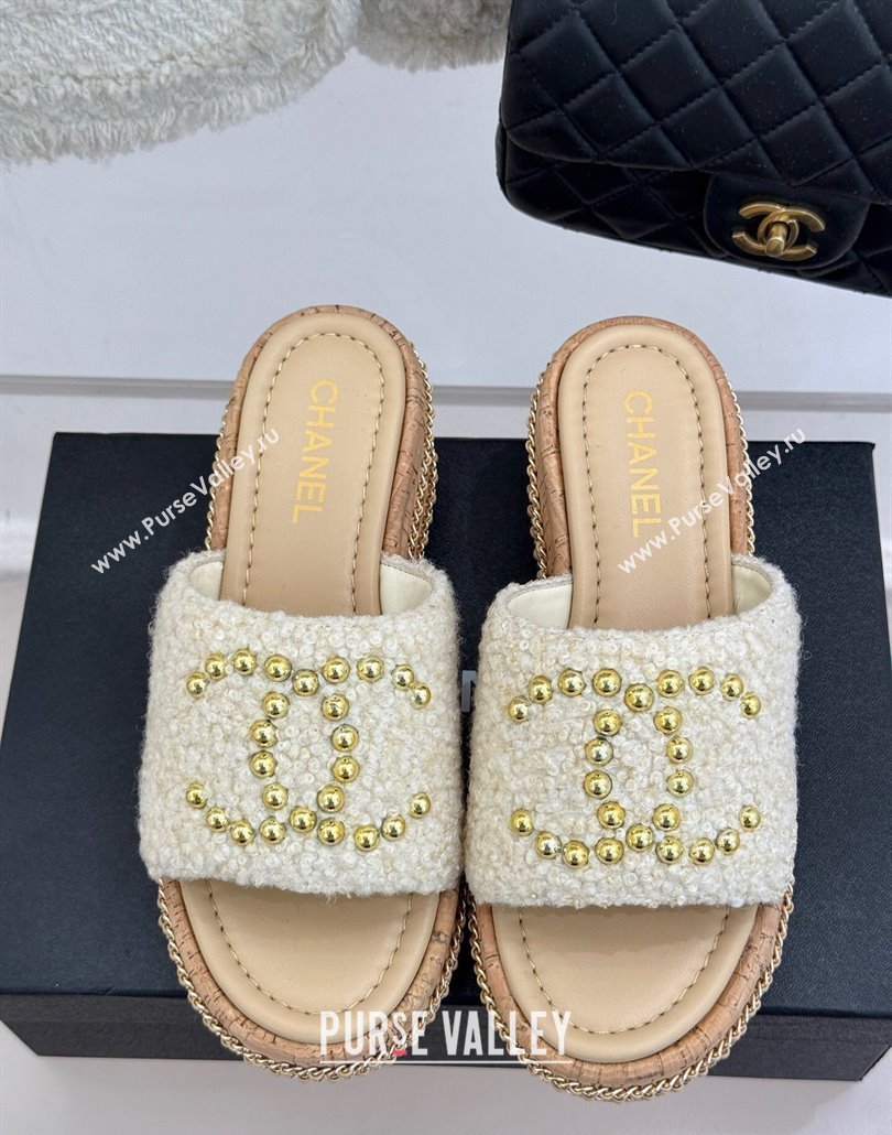 Chanel Tweed Wedge Slides Sandal 7cm with Chain and Stud CC Beige 2025 CH030401 (MD-250304010)