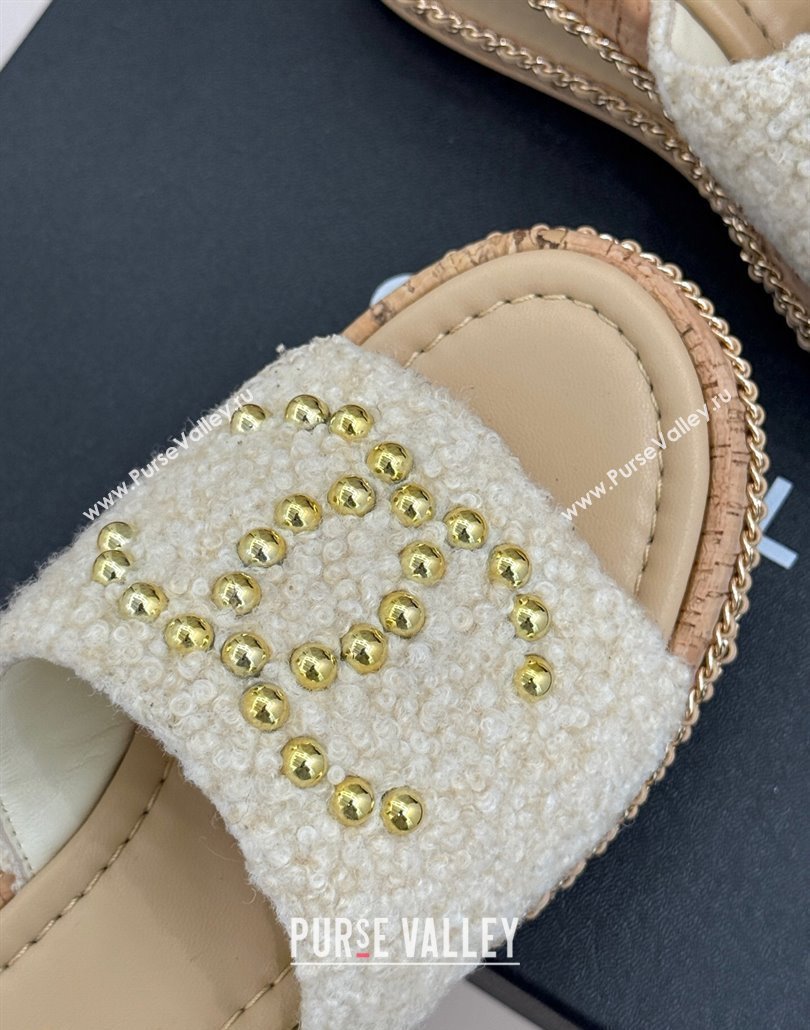 Chanel Tweed Wedge Slides Sandal 7cm with Chain and Stud CC Beige 2025 CH030401 (MD-250304010)