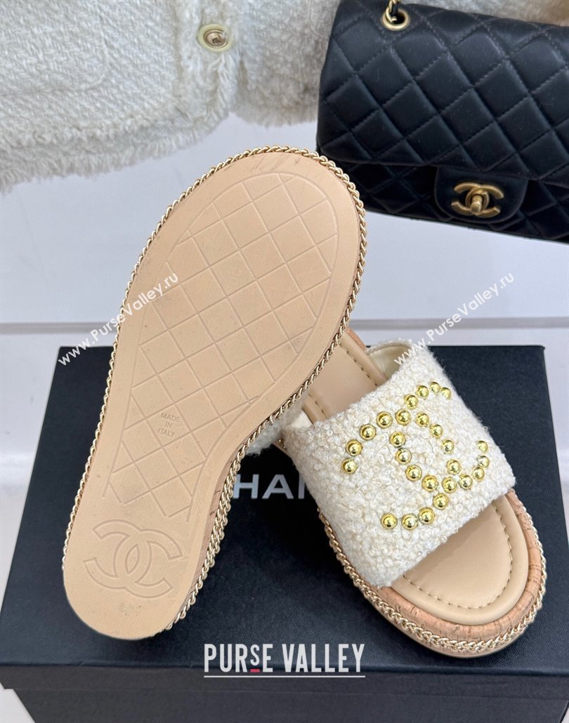 Chanel Tweed Wedge Slides Sandal 7cm with Chain and Stud CC Beige 2025 CH030401 (MD-250304010)