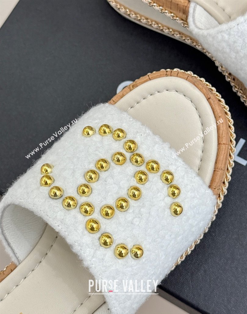 Chanel Tweed Wedge Slides Sandal 7cm with Chain and Stud CC White 2025 CH030401 (MD-250304012)