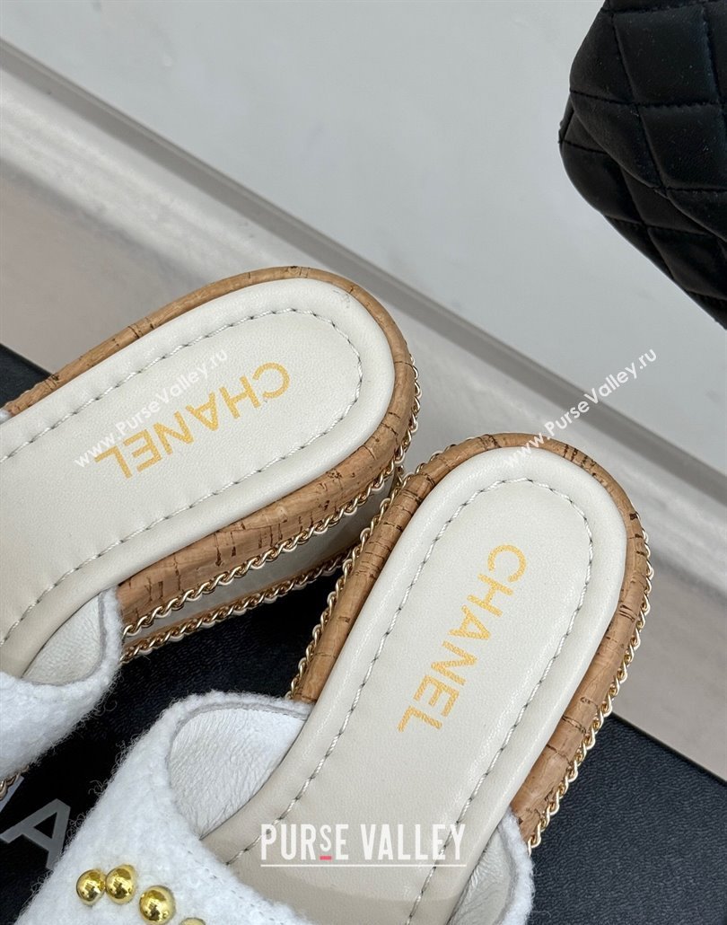 Chanel Tweed Wedge Slides Sandal 7cm with Chain and Stud CC White 2025 CH030401 (MD-250304012)