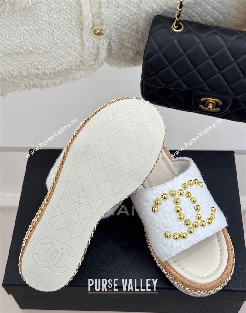 Chanel Tweed Wedge Slides Sandal 7cm with Chain and Stud CC White 2025 CH030401 (MD-250304012)