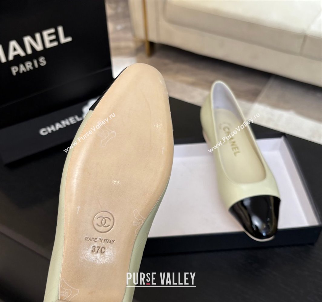 Chanel Printed Lambskin Patent Calfskin Ballet Flats White 2025 G02819 (MD-250228122)