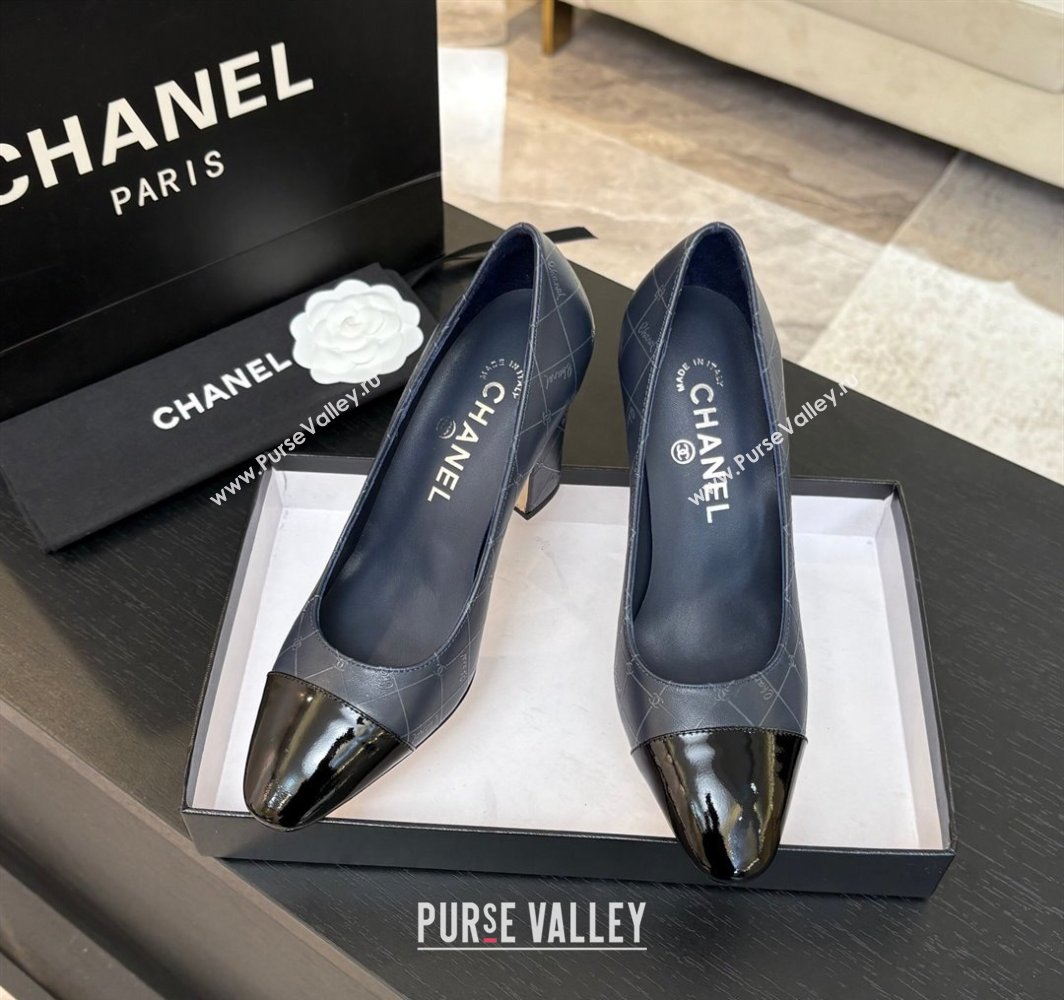 Chanel Printed Quilted Patent Calfskin Leather Pumps 8.5cm Navy Blue 2025 G45509 (MD-250228100)