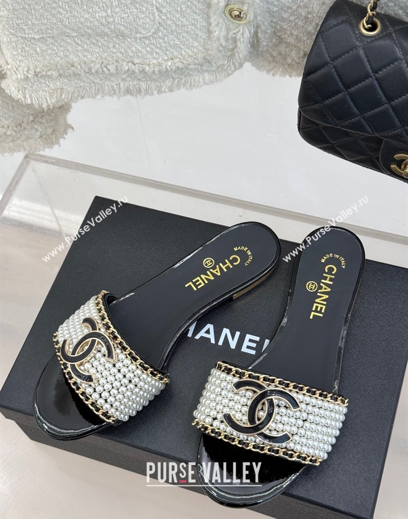 Chanel Pearls and Chain Flat Slides Sandal Black 2025 CH030412 (MD-250304156)