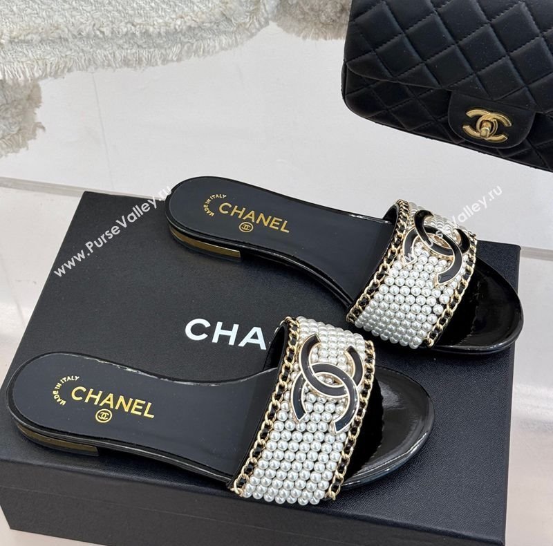 Chanel Pearls and Chain Flat Slides Sandal Black 2025 CH030412 (MD-250304156)