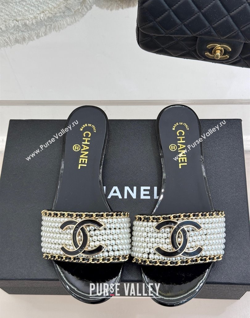 Chanel Pearls and Chain Flat Slides Sandal Black 2025 CH030412 (MD-250304156)