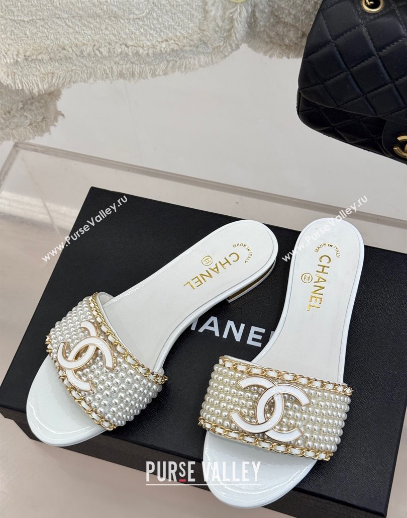 Chanel Pearls and Chain Flat Slides Sandal White 2025 CH030412 (MD-250304157)
