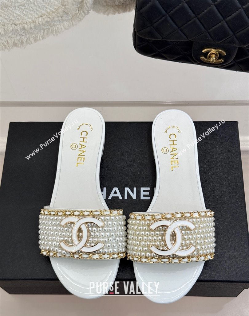 Chanel Pearls and Chain Flat Slides Sandal White 2025 CH030412 (MD-250304157)